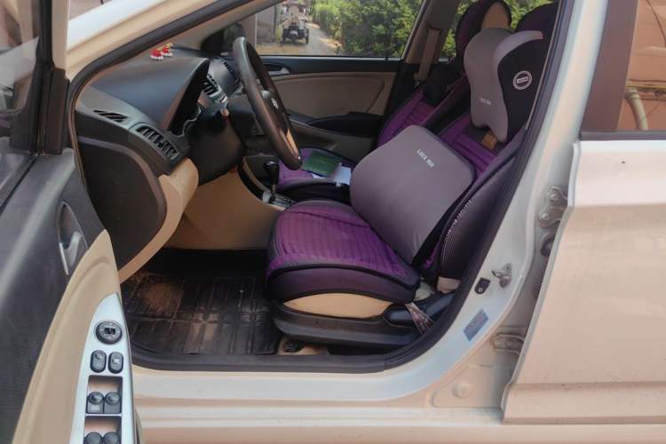 Used Hyundai Verna (older generation) 2014 1.4L Automatic Smart GLS Driver Seat