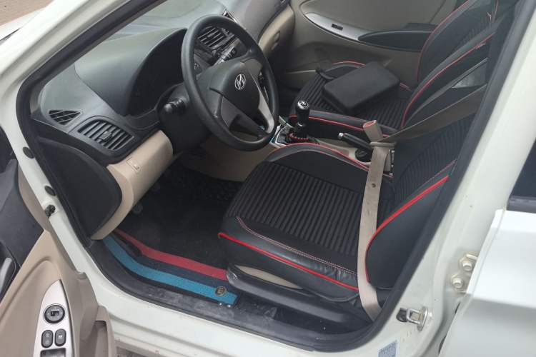 Used Hyundai Verna (older generation) 2014 1.4L Manual Smart GLS Trim Driver Seat