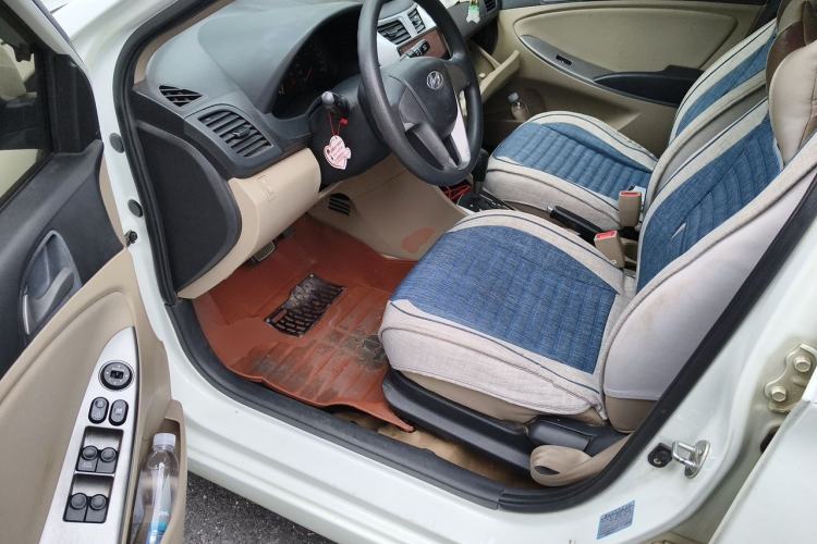 Used Hyundai Verna (older generation) 2014 1.4L Automatic Smart GLS Driver Seat