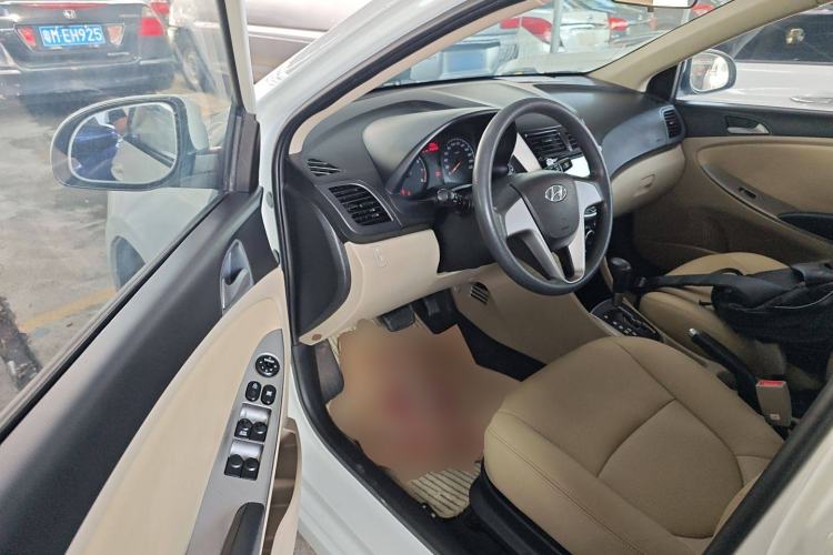 Used Hyundai Verna (older generation) 2014 1.4L Automatic Smart GLS Driver Seat