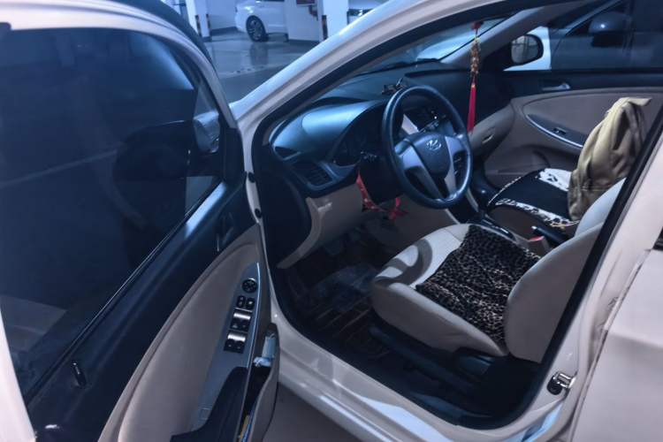 Used Hyundai Verna (older generation) 2014 1.4L Automatic Smart GLS Driver Seat