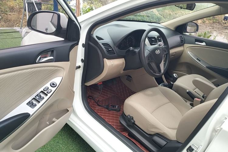 Used Hyundai Verna (older generation) 2014 1.4L Manual Top-Tier Model TOP Driver Seat