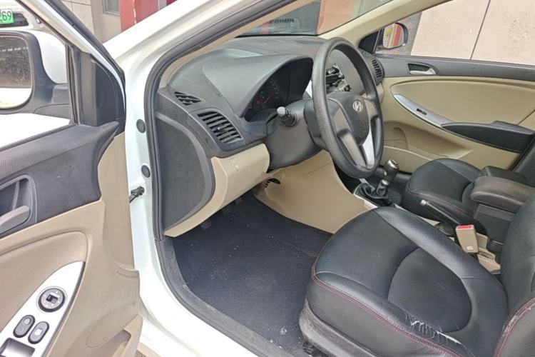 Used Hyundai Verna (older generation) 2014 1.4L Manual Smart GLS Trim Driver Seat
