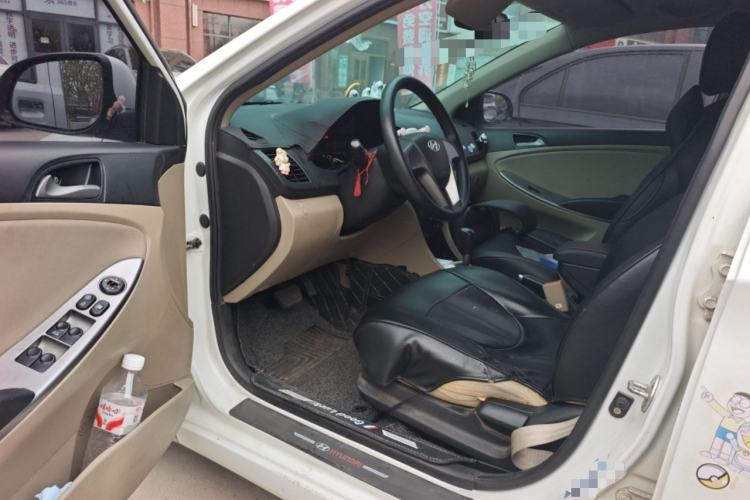Used Hyundai Verna (older generation) 2014 1.4L Automatic Smart GLS Driver Seat