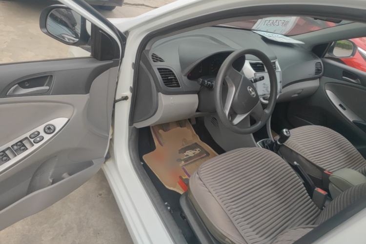 Used Hyundai Verna (older generation) 2014 1.4L Manual Smart GLS Trim Driver Seat