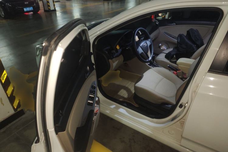 Used Hyundai Verna (older generation) 2014 1.4L Automatic Smart GLS Driver Seat