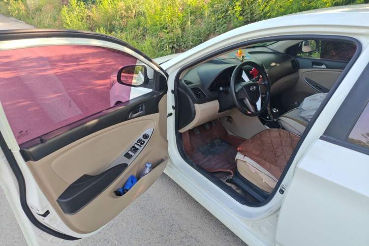 Used Hyundai Verna (older generation) 2014 1.4L Manual Smart GLS Trim Driver Seat