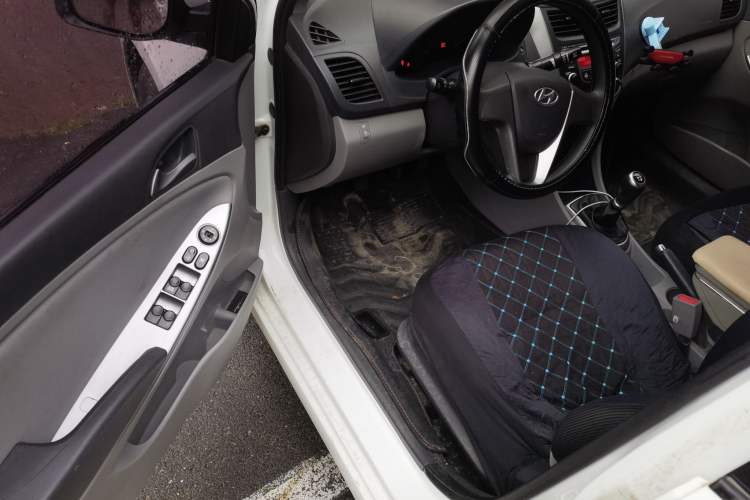 Used Hyundai Verna (older generation) 2014 1.4L Manual Smart GLS Trim Driver Seat