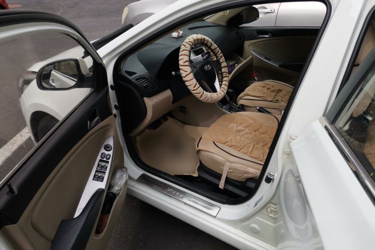 Used Hyundai Verna (older generation) 2014 1.4L Automatic Smart GLS Driver Seat
