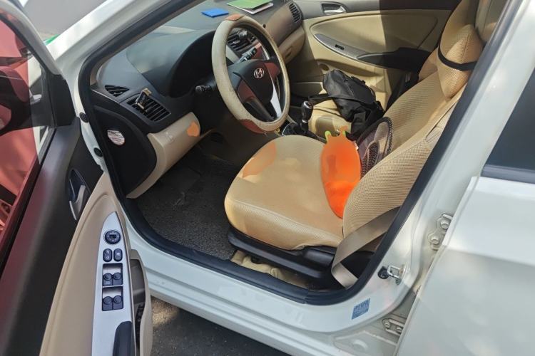 Used Hyundai Verna (older generation) 2014 1.4L Manual Smart GLS Trim Driver Seat