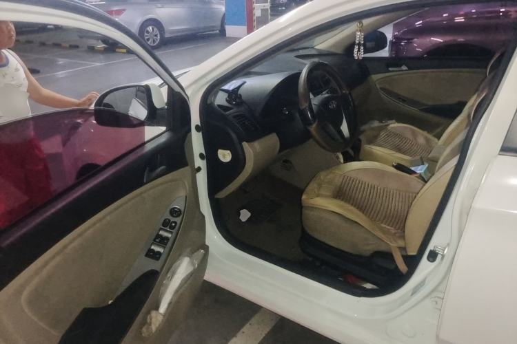 Used Hyundai Verna (older generation) 2014 1.4L Automatic Smart GLS Driver Seat