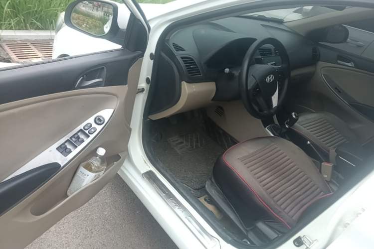 Used Hyundai Verna (older generation) 2014 1.4L Manual Smart GLS Trim Driver Seat