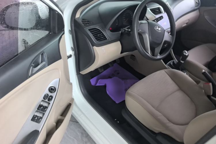 Used Hyundai Verna (older generation) 2014 1.4L Manual Smart GLS Trim Driver Seat