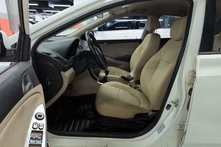 Used Hyundai Verna (older generation) 2014 1.4L Manual Smart GLS Trim Driver Seat