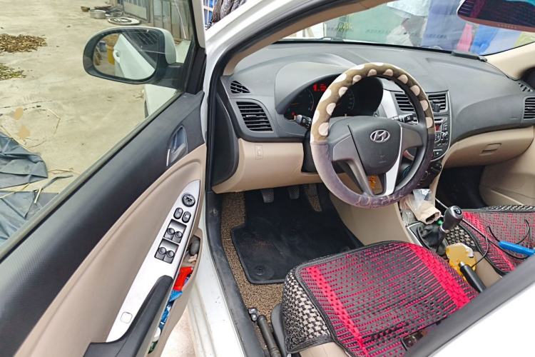 Used Hyundai Verna (older generation) 2014 1.4L Manual Smart GLS Trim Driver Seat
