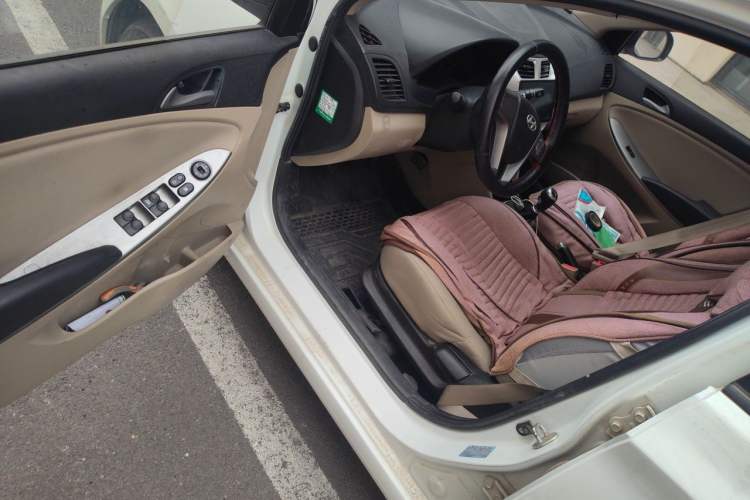 Used Hyundai Verna (older generation) 2014 1.4L Manual Smart GLS Trim Driver Seat