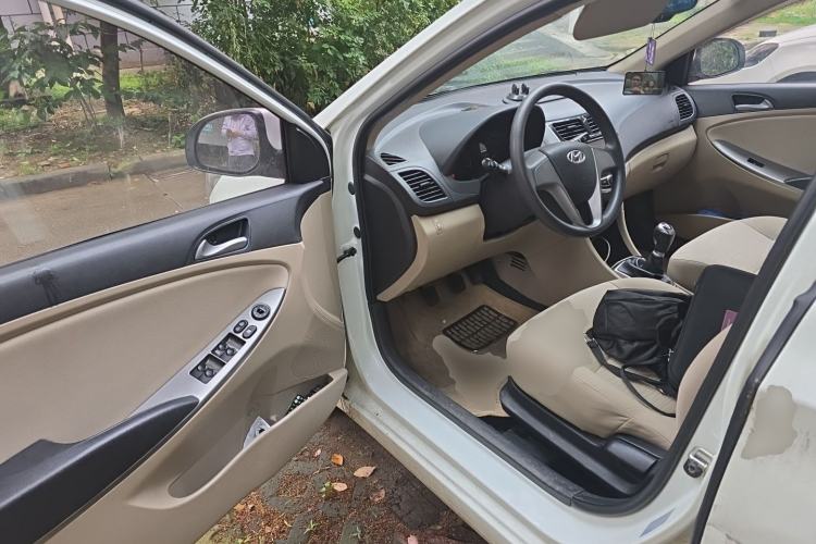 Used Hyundai Verna (older generation) 2014 1.4L Manual Smart GLS Trim Driver Seat
