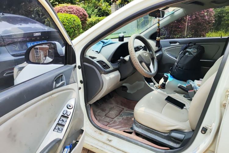 Used Hyundai Verna (older generation) 2014 1.4L Manual Smart GLS Trim Driver Seat