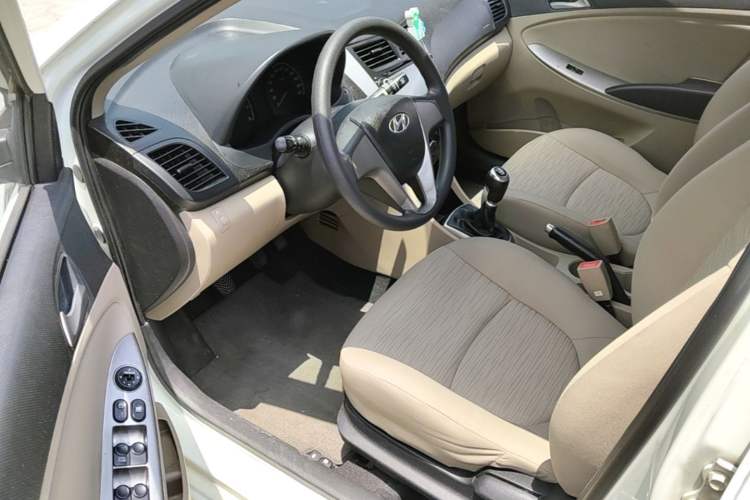 Used Hyundai Verna (older generation) 2014 1.4L Manual Smart GLS Trim Driver Seat
