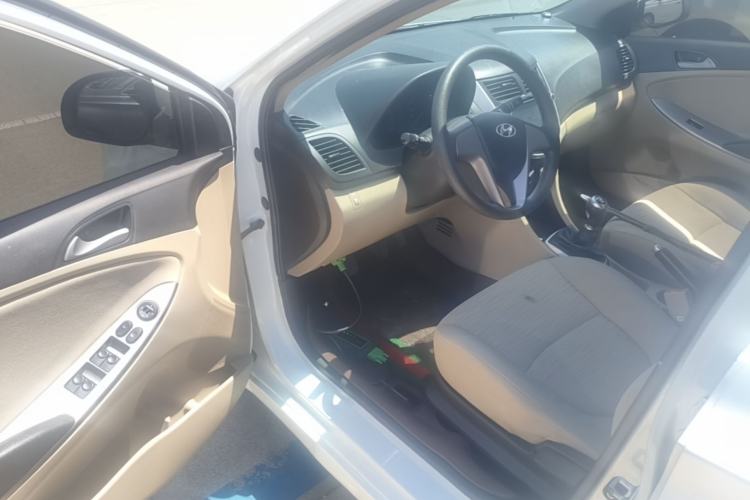 Used Hyundai Verna (older generation) 2014 1.4L Manual Smart GLS Trim Driver Seat