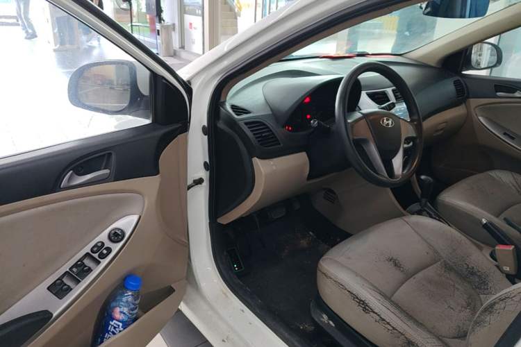 Used Hyundai Verna (older generation) 2014 1.4L Automatic Smart GLS Driver Seat
