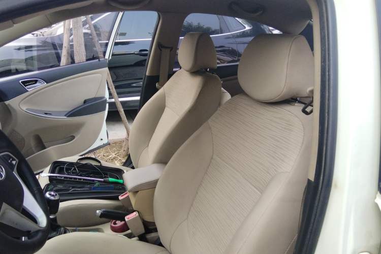 Used Hyundai Verna (older generation) 2014 1.4L Manual Smart GLS Trim Driver Seat