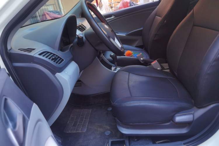 Used Hyundai Verna (older generation) 2014 1.4L Automatic Smart GLS Driver Seat