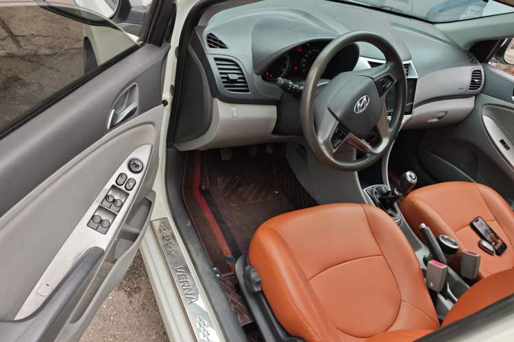 Used Hyundai Verna (older generation) 2014 1.4L Manual Top-Tier Model TOP Driver Seat