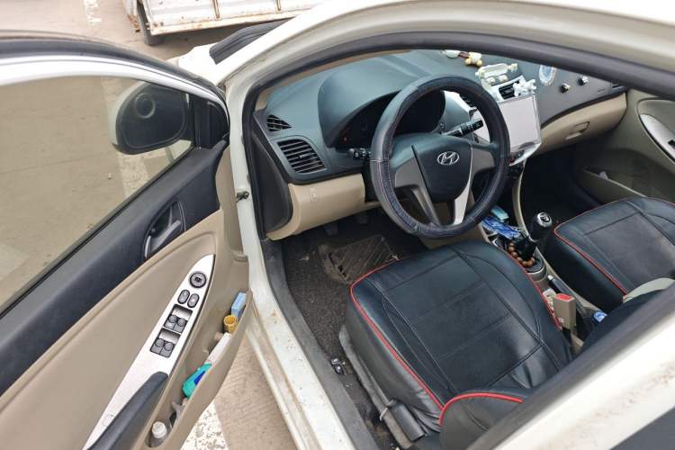 Used Hyundai Verna (older generation) 2014 1.4L Manual Smart GLS Trim Driver Seat