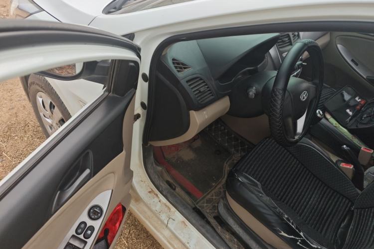 Used Hyundai Verna (older generation) 2014 1.4L Manual Smart GLS Trim Driver Seat