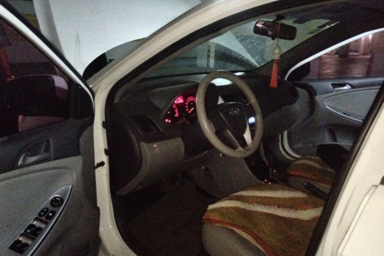 Used Hyundai Verna (older generation) 2014 1.4L Automatic Smart GLS Driver Seat