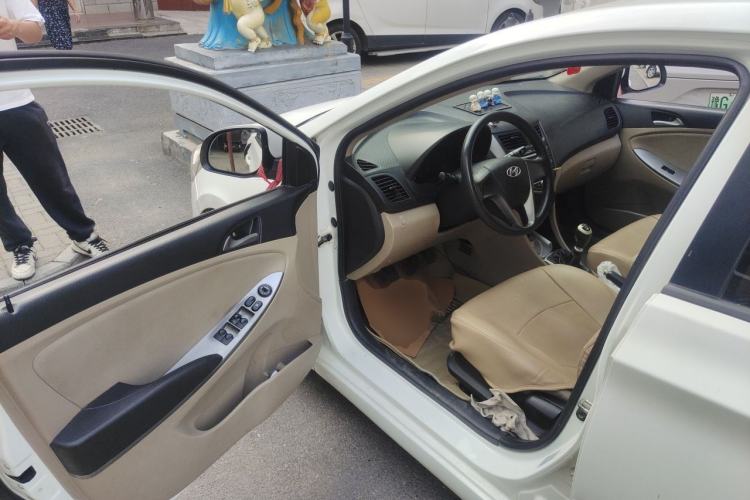 Used Hyundai Verna (older generation) 2014 1.4L Manual Smart GLS Trim Driver Seat
