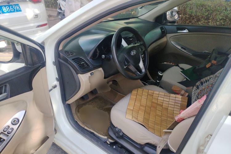 Used Hyundai Verna (older generation) 2014 1.4L Manual Top-Tier Model TOP Driver Seat
