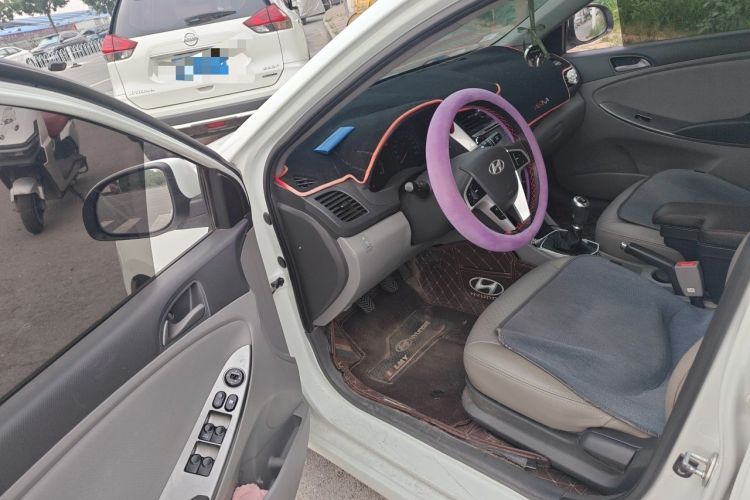 Used Hyundai Verna (older generation) 2014 1.4L Manual Smart GLS Trim Driver Seat
