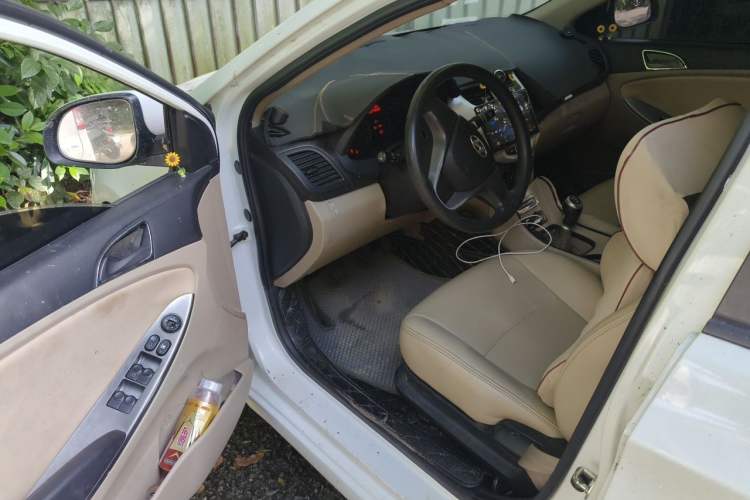 Used Hyundai Verna (older generation) 2014 1.4L Manual Smart GLS Trim Driver Seat