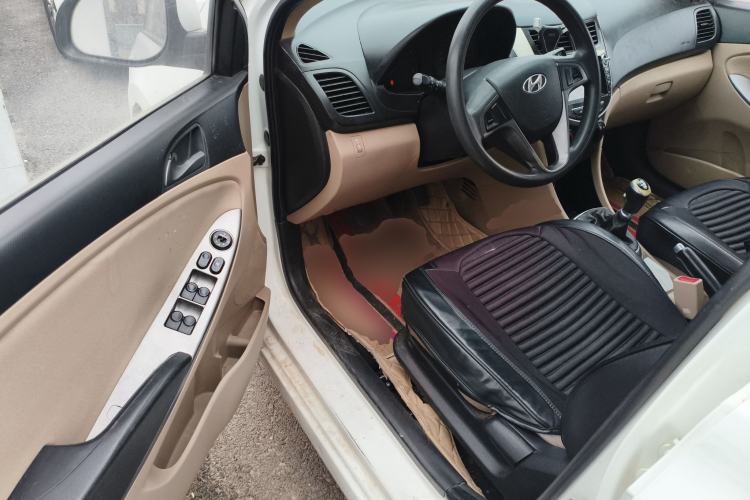 Used Hyundai Verna (older generation) 2014 1.4L Manual Smart GLS Trim Driver Seat