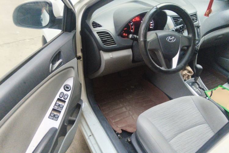 Used Hyundai Verna (older generation) 2014 1.4L Automatic Leading-Edge GLX Driver Seat