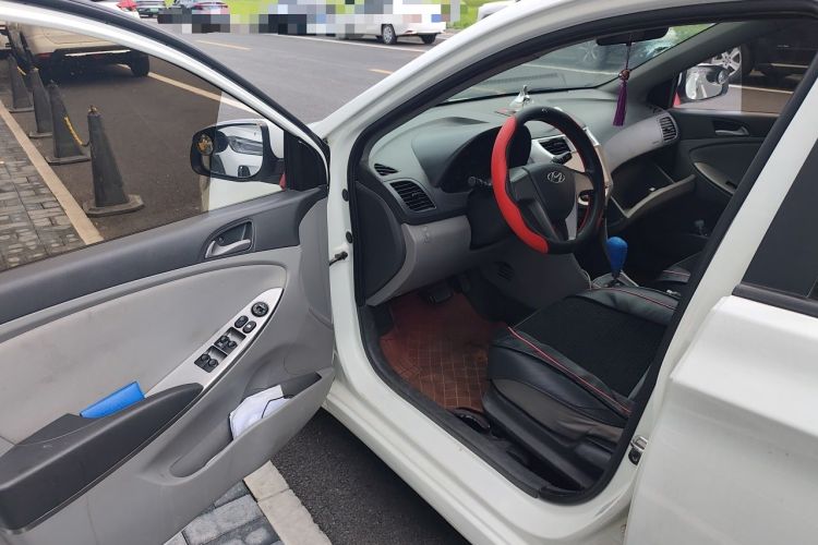 Used Hyundai Verna (older generation) 2014 1.4L Automatic Smart GLS Driver Seat