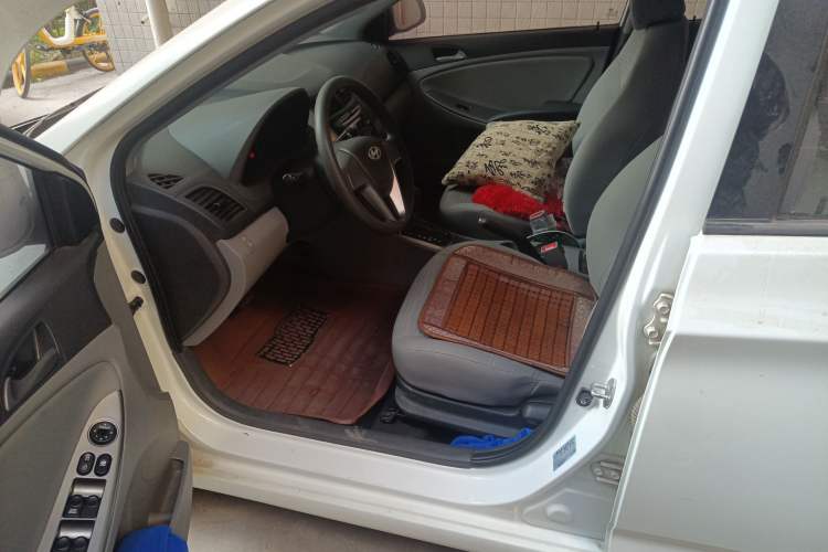 Used Hyundai Verna (older generation) 2014 1.4L Automatic Smart GLS Driver Seat