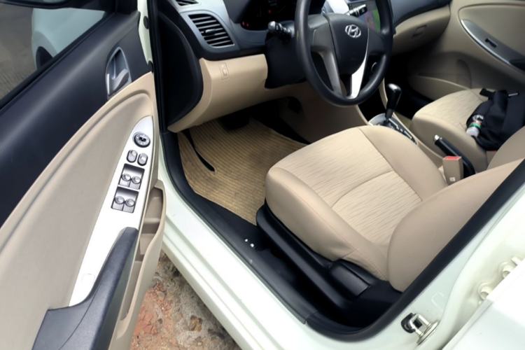Used Hyundai Verna (older generation) 2014 1.4L Automatic Smart GLS Driver Seat