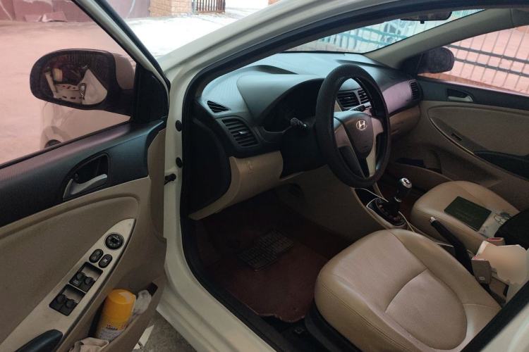 Used Hyundai Verna (older generation) 2014 1.4L Manual Smart GLS Trim Driver Seat
