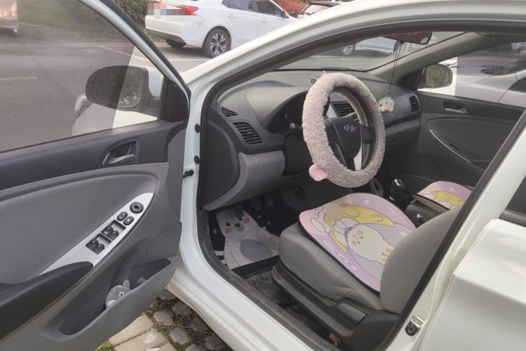 Used Hyundai Verna (older generation) 2014 1.4L Manual Smart GLS Trim Driver Seat