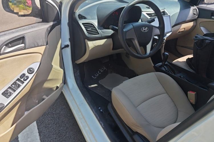 Used Hyundai Verna (older generation) 2014 1.4L Automatic Smart GLS Driver Seat
