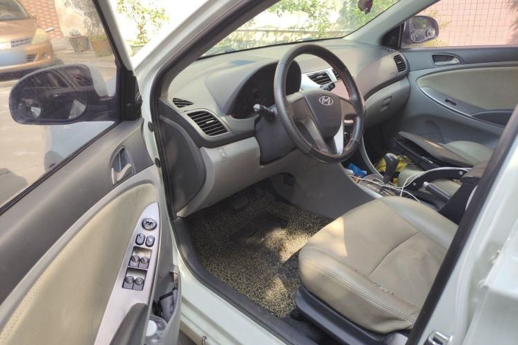 Used Hyundai Verna (older generation) 2014 1.4L Automatic Smart GLS Driver Seat