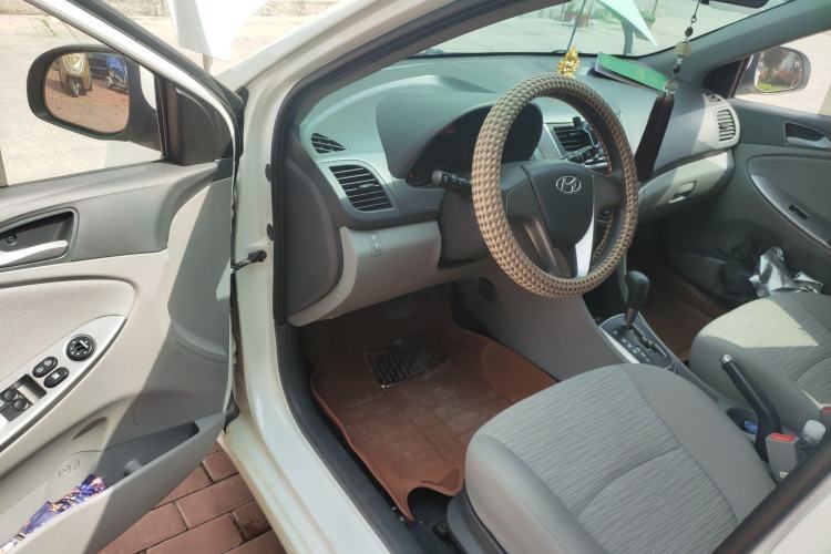 Used Hyundai Verna (older generation) 2014 1.4L Automatic Smart GLS Driver Seat