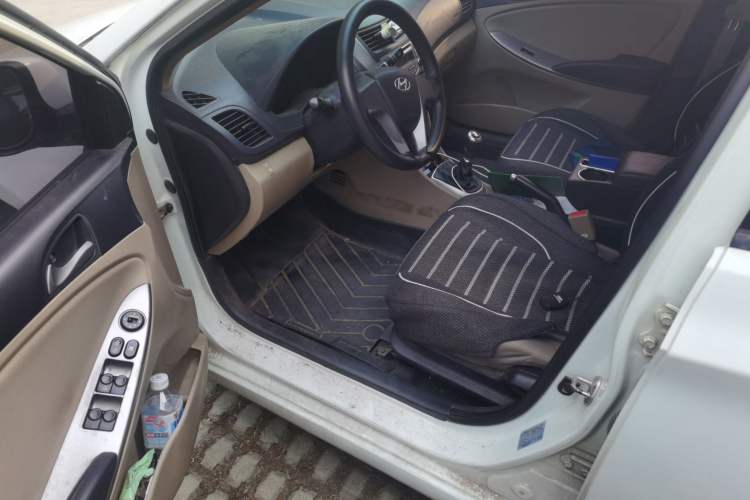 Used Hyundai Verna (older generation) 2014 1.4L Manual Smart GLS Trim Driver Seat