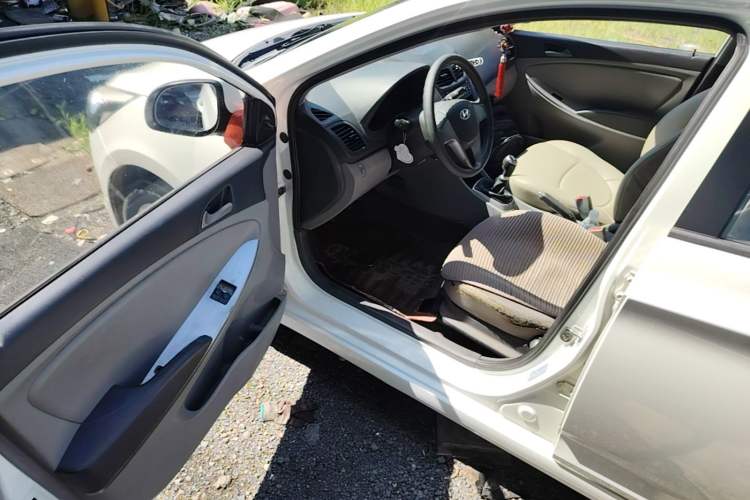 Used Hyundai Verna (older generation) 2014 1.4L Manual Fashion GS Model Driver Seat