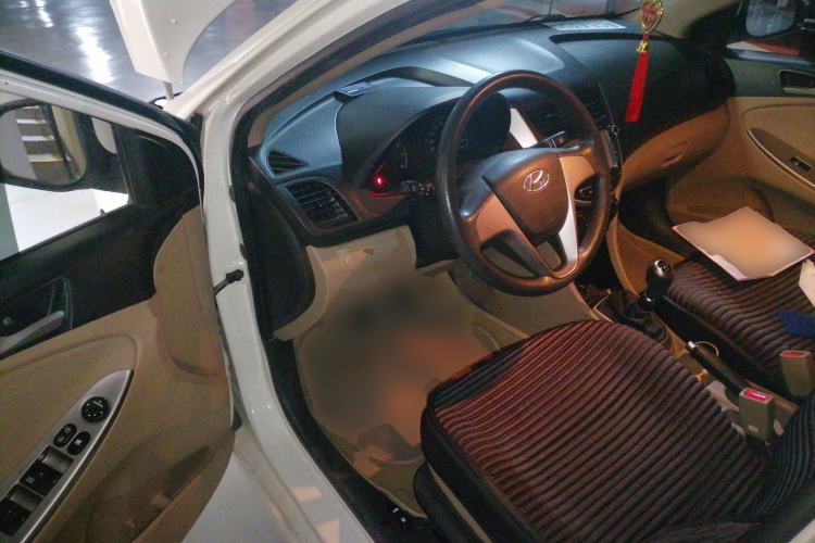 Used Hyundai Verna (older generation) 2014 1.4L Manual Smart GLS Trim Driver Seat
