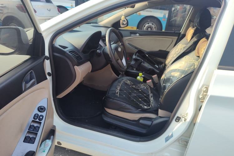 Used Hyundai Verna (older generation) 2014 1.4L Automatic Smart GLS Driver Seat