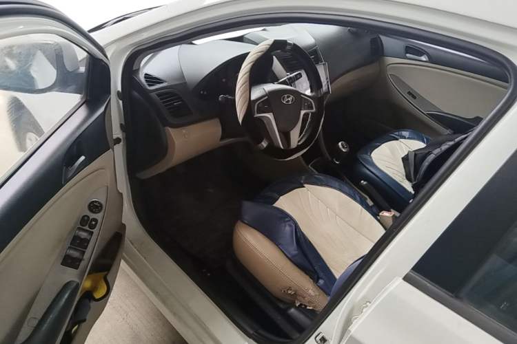 Used Hyundai Verna (older generation) 2014 1.4L Manual Smart GLS Trim Driver Seat